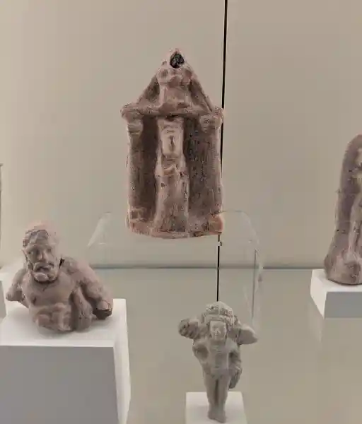 Gods of the Seleucid-Parthian period, goddess in the shrine; Heracles, Eros (Babylon/Purchase), 3rd Century BC - 2nd Century AD